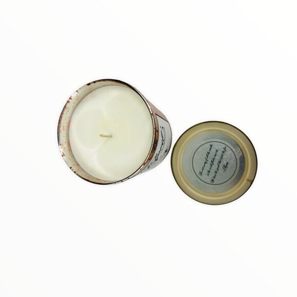 April's November Cashmere Throw Single Wick Candle - Picture 4 of 5